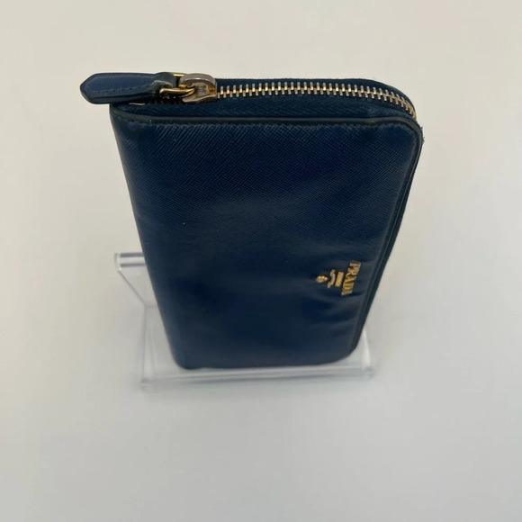 Prada large zip-around wallet in durable Saffiano leather - Picture 4 of 6